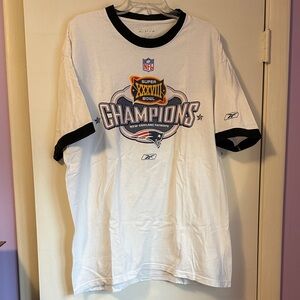 Reebok White and Navy Patriots Super Bowl Champions T-Shirt